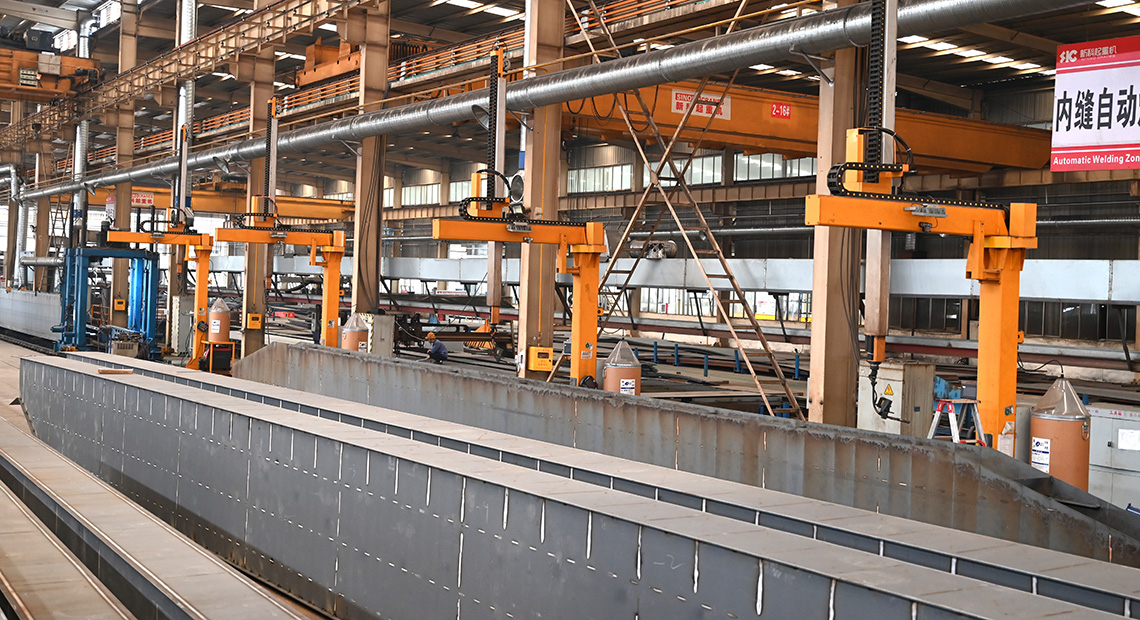 主梁內(nèi)縫自動尋位焊接機械臂