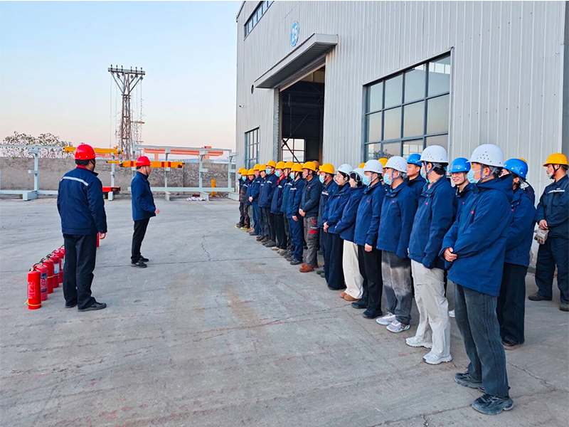 以練筑防 護(hù)航安全｜新科起重開展消防滅火實(shí)戰(zhàn)演練